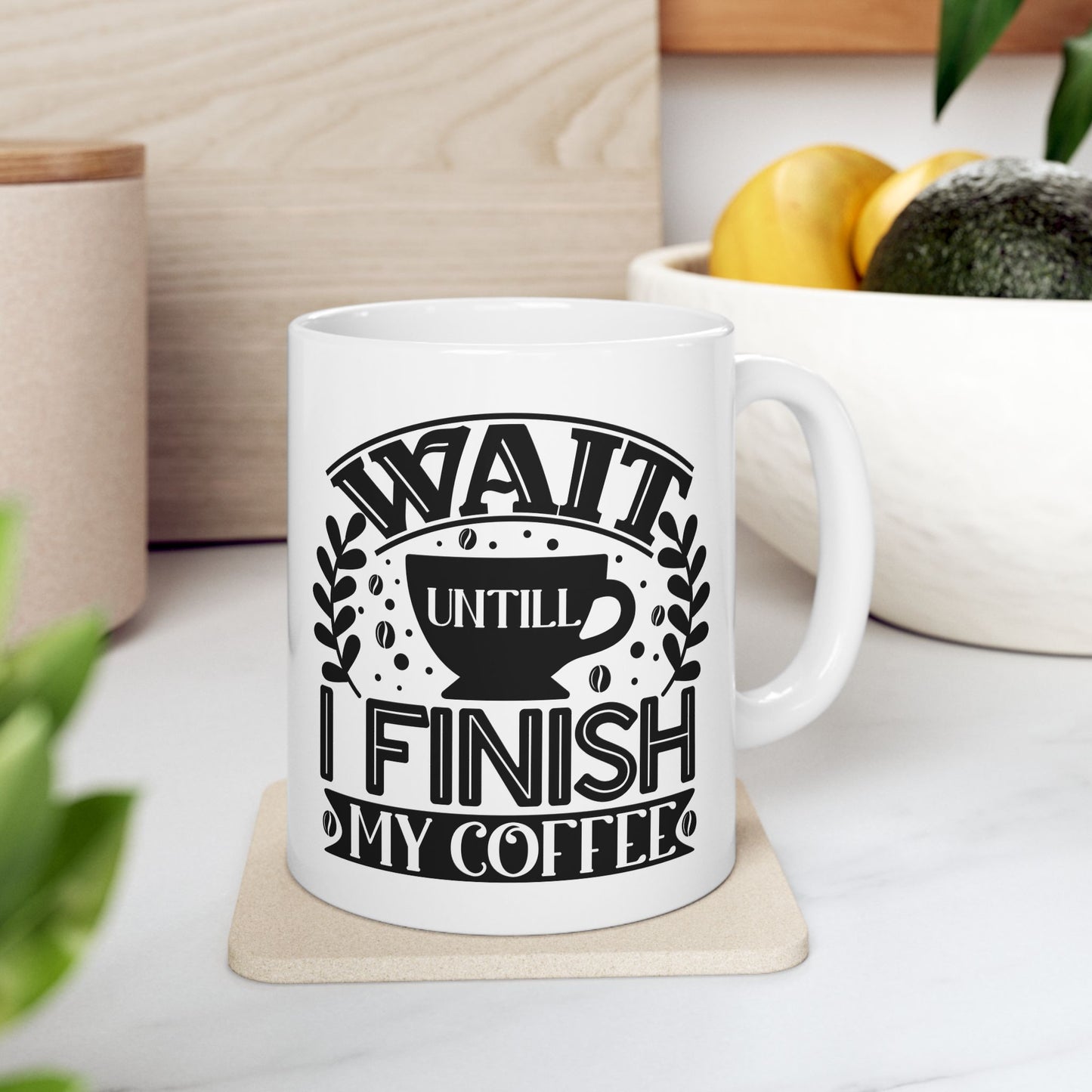 Bedruckte Kaffeetasse – 11oz (330 ml) – „Wait“ – robust & stilvoll